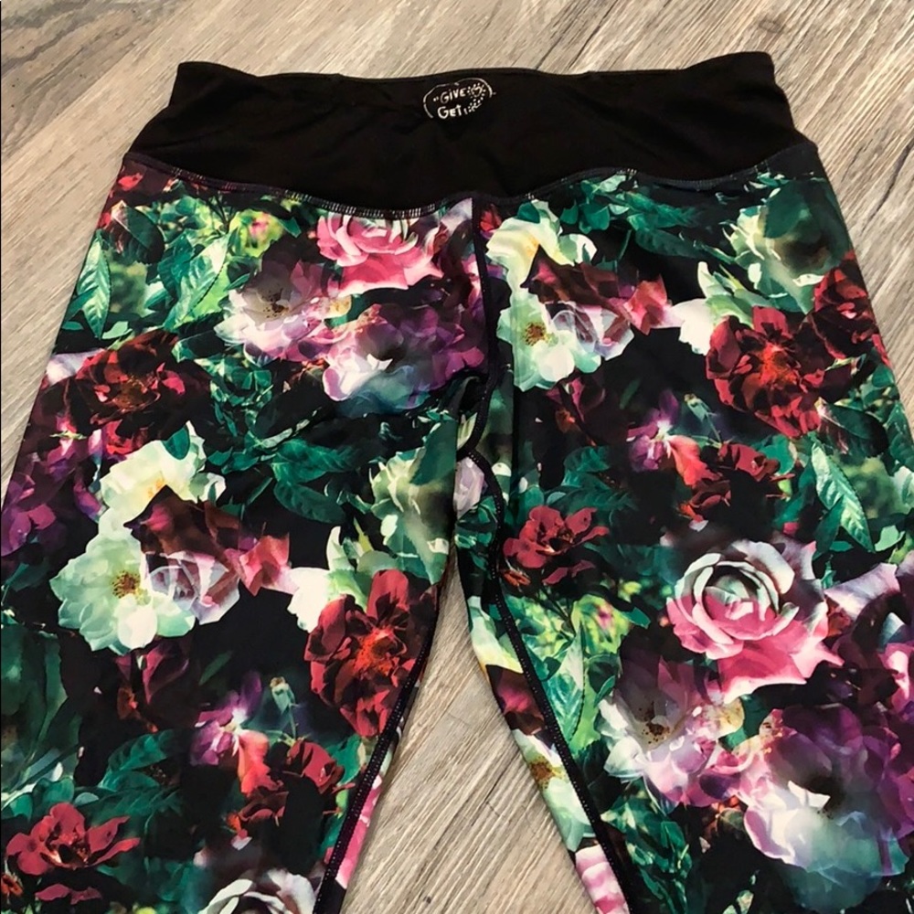 Betsey Johnson Floral Active Leggings, size M